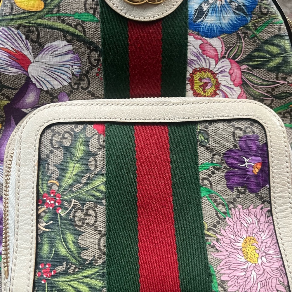 Gucci Beige Backpack with Floral Accents - Picture 4 of 11